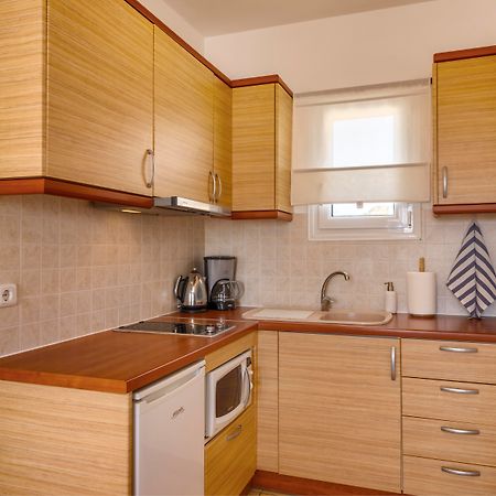 Sunrise Beach Suites Азолимнос Екстериор снимка