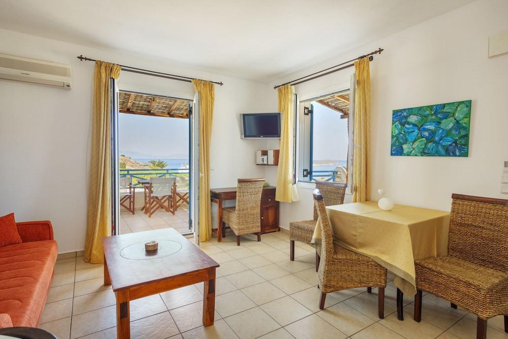 Sunrise Beach Suites Азолимнос Екстериор снимка