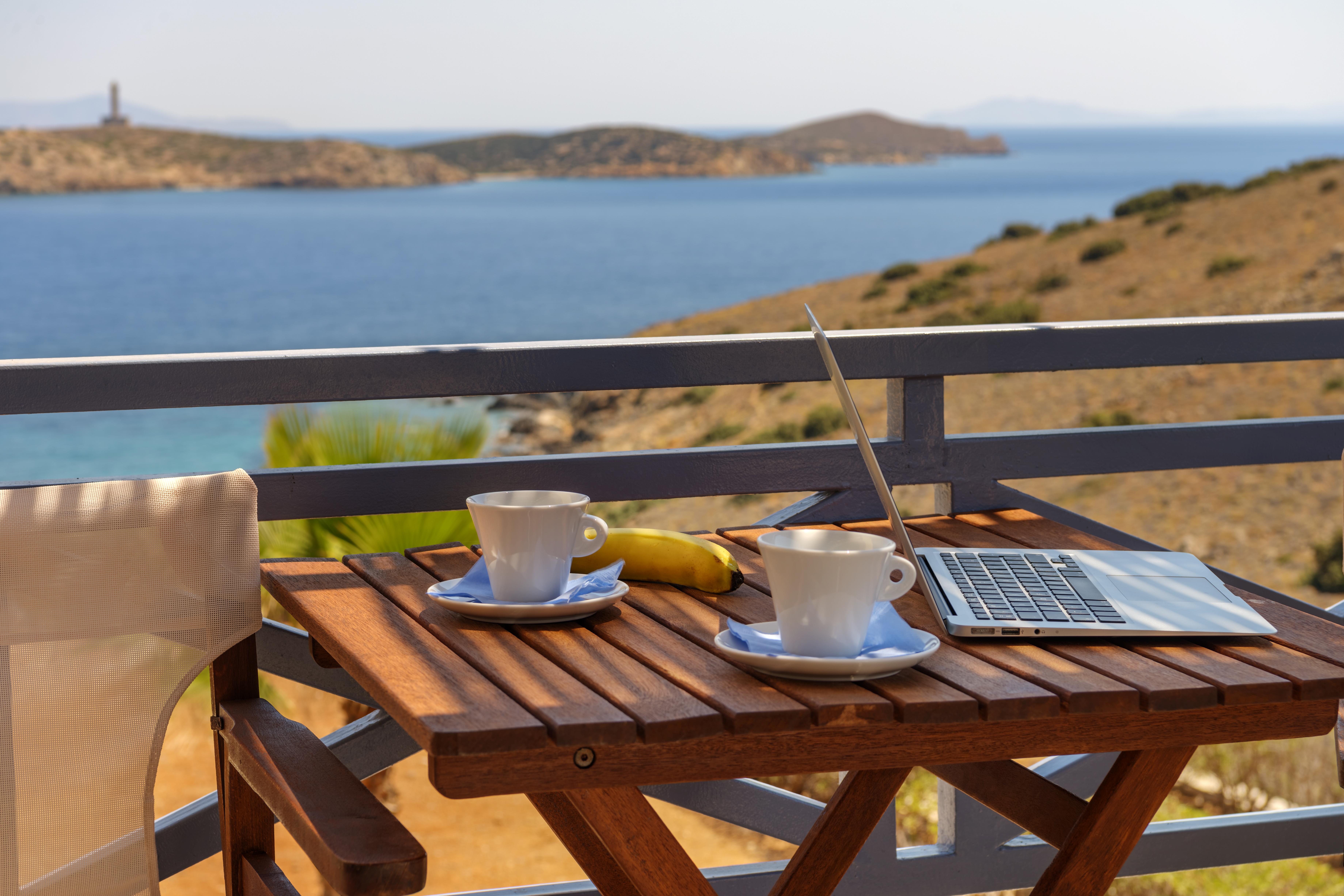 Sunrise Beach Suites Азолимнос Екстериор снимка