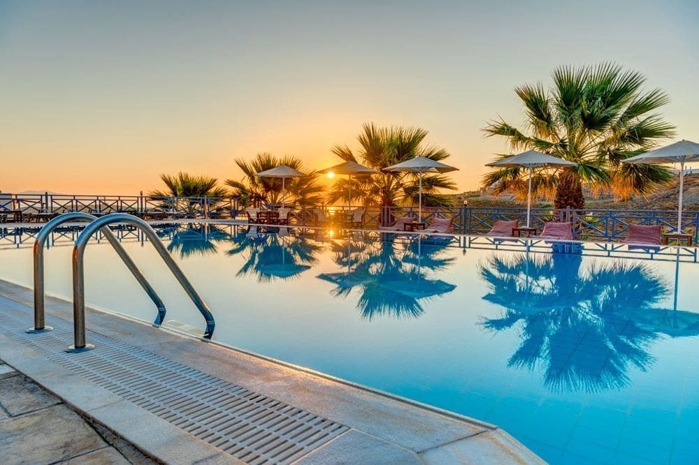 Sunrise Beach Suites Азолимнос Екстериор снимка